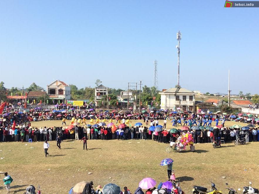 Lễ hội đình Vạn Ninh thu hút đông đảo người dân tham gia