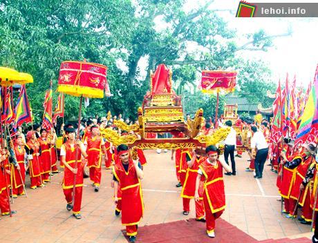 Lễ rước Thành hoàng làng từ các Nghè về đình Lạc Thanh