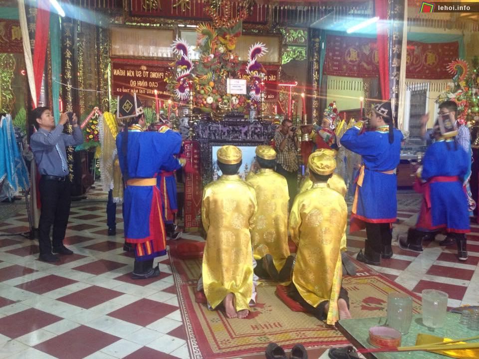 Một nghi thức trong lễ hội Giỗ Tổ Nghề Kim Hoàn