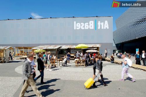 Bên cạnh bãi biển, tòa nhà Art Basel sẽ là nơi trưng bày các tác phẩm nghệ thuật từ nhiều nơi trên thế giới
