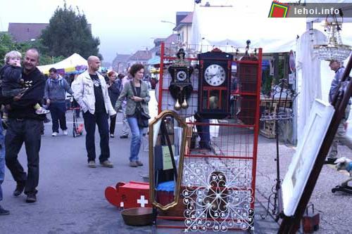 Lễ hội đồ cổ “fête de la brocante” ở ngôi làng Le Landeron, Thụy Sĩ ảnh 3