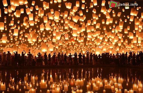 Lung linh lễ hội hoa đăng Loy Krathong ở Thái Lan