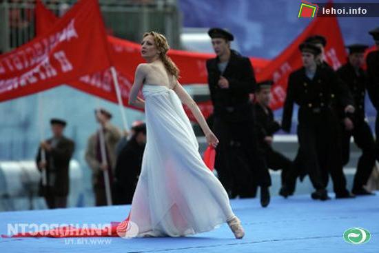 Nghệ sĩ ballet Ilze Liepa trong một tiết mục biểu diễn tại Quảng trường Đỏ