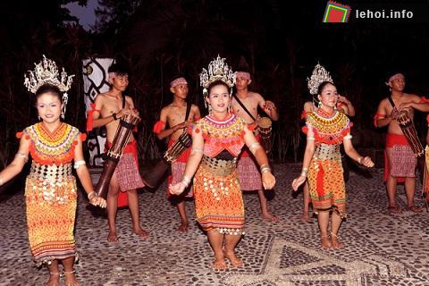 Lễ hội khiêu vũ khổng lồ tại SEA Games 26 được tổ chức tại Indonesia ảnh 2