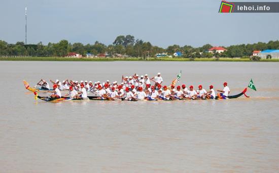 Hình ảnh lễ hội đua thuyền tại tỉnh Svay Rieng ngày 31-10-2015