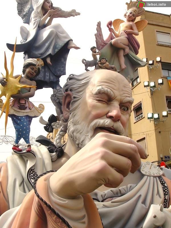 Độc đáo với lễ hội Las Fallas: lễ hội của những hình nộm ảnh 2