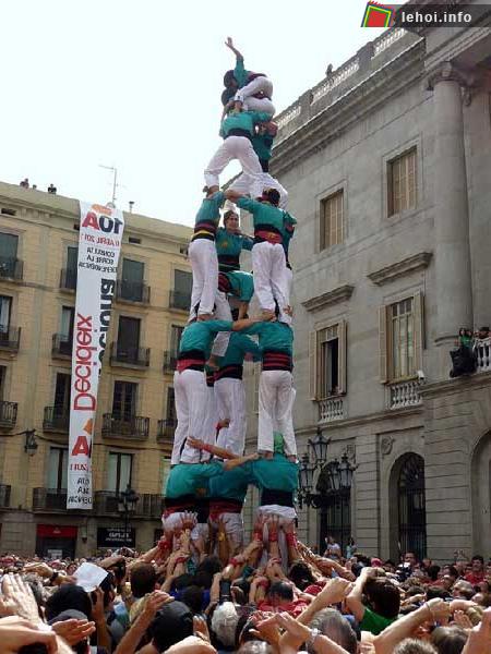 Lễ hội xây tháp tại Tây Ban Nha ảnh 2