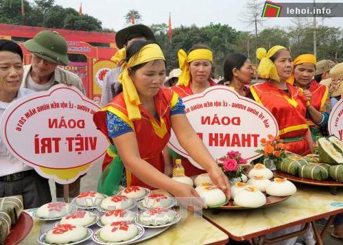 Hội thi làm bánh giầy tại lễ hội đền Hùng