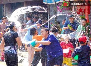 Thái Lan: Lễ hội Songkran đón mừng năm mới. ảnh 3