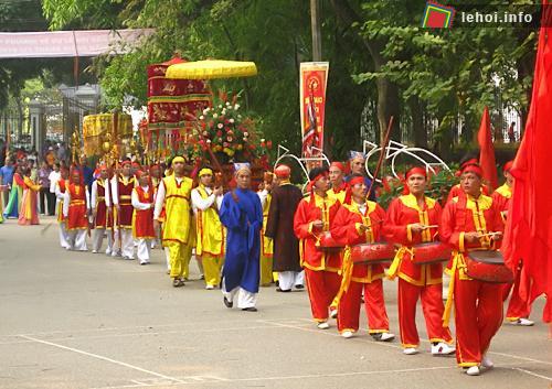 Lễ hội Thập Tam Trại là một lễ hội lớn do 13 làng trại tại Hà Nội tổ chức