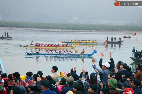 Đua thuyền truyền thống tại lễ hội