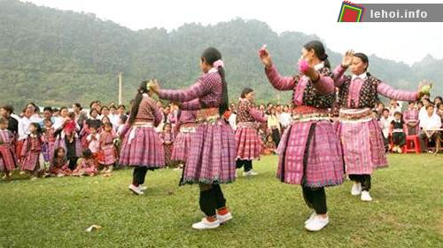 Một điệu múa của người Mông trong lễ hội tết độc lập