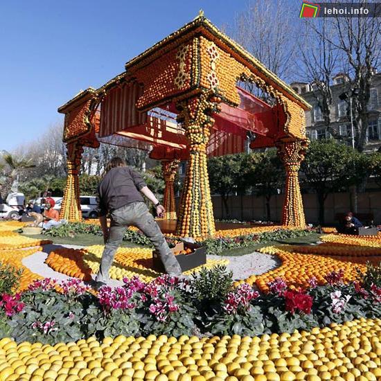 Sắc vàng phủ kín thành phố ngày lễ hội chanh ở Pháp ảnh 4