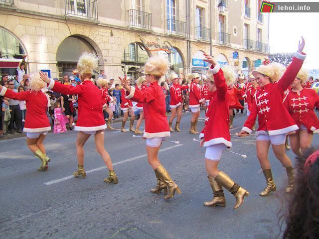 Sôi động lễ hội Carnaval Blois ở Pháp ảnh 3