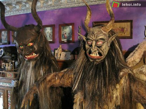 Không khó để gặp những ác quỷ dữ tợn trong hơn 2 tuần của lễ hội Krampusfest tại Los Angeles