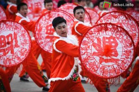 Trung Quốc rực rỡ trong lễ hội đèn lồng ảnh 5