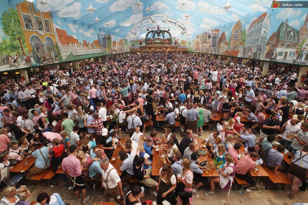 Chùm ảnh ấn tượng về lễ hội bia Oktoberfest ở nước Đức ảnh 4