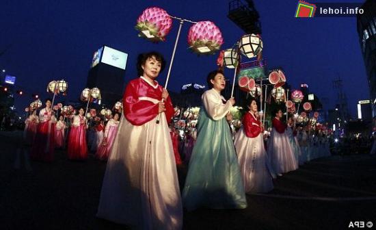 Tưng bừng lễ hội diễu hành đèn hoa sen mừng Phật đản PL.2555 tại Hàn Quốc ảnh 4