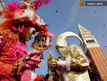 Lễ hội mặt nạ ở Venice mang ý nghĩa xóa nhòa khoảng cách và ranh giới giàu nghèo. Mang đến niềm hi vọng và tình yêu cho mọi người.