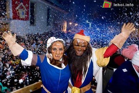 Gương mặt ấn tượng trong lễ hội carnival tại Lucerne , Thụy Sĩ. 