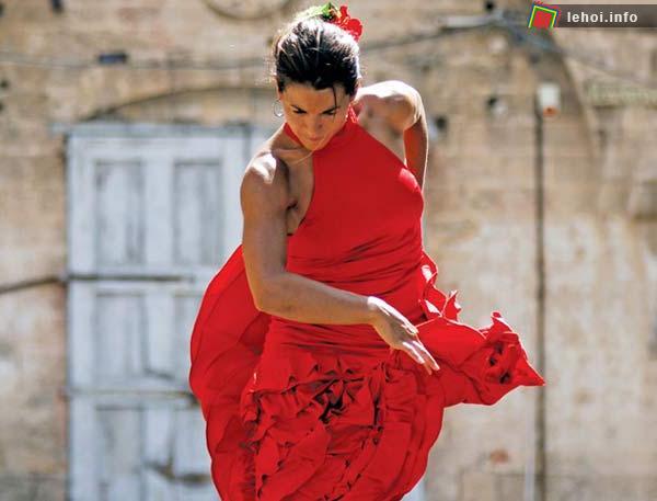 Vũ điệu Flamenco trên đường phố.