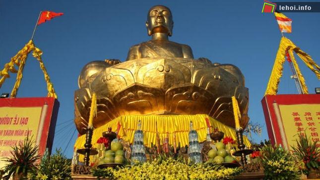 Tượng Phật Hoàng Trần Nhân Tông tại Lễ hội Xuân Yên Tử 2014