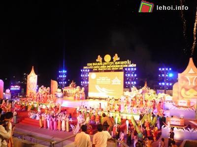 Lễ khai mạc Festival Đua ghe Ngo đồng bào Khmer đồng bằng sông Cửu Long lần thứ nhất tại Sóc Trăng