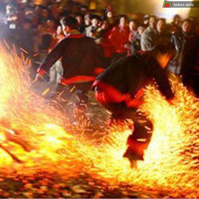Lễ hội nhảy lửa sẽ được tái hiện trong Tuần du lịch