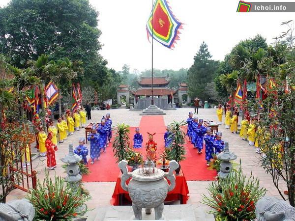 Lễ dâng hương trong lễ hội mùa thu Côn Sơn - Kiếp Bạc