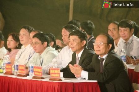 Các vị đại biểu tham dự lễ kỷ niệm 10 năm Di sản Phong Nha - Kẻ Bàng.