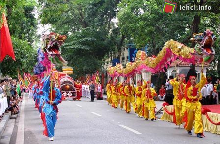 Lễ rước kiệu truyền thống với đoàn rước dài gần 900 người tham gia