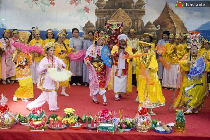 Tại lễ hội Tháp bà Ponagar, tỉnh Khánh Hòa đã tổ chức đón nhận bằng công nhận di sản văn hóa phi vật thể quốc gia.