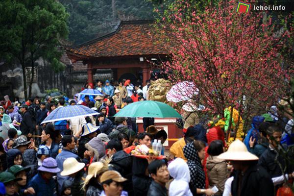 Hơn 1 triệu lượt du khách đã về trẩy hội chùa Hương năm 2013