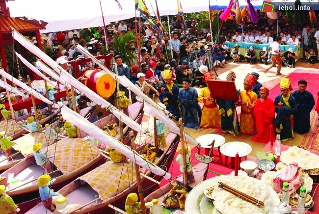 Nghi thức Lễ Khao lề thế lính Hoàng Sa tại đảo Lý Sơn - Quảng Ngãi