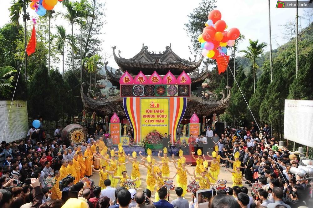 khai hội chùa Hương năm 2013 với chủ đề “Nét đẹp truyền thống văn hóa Việt”.