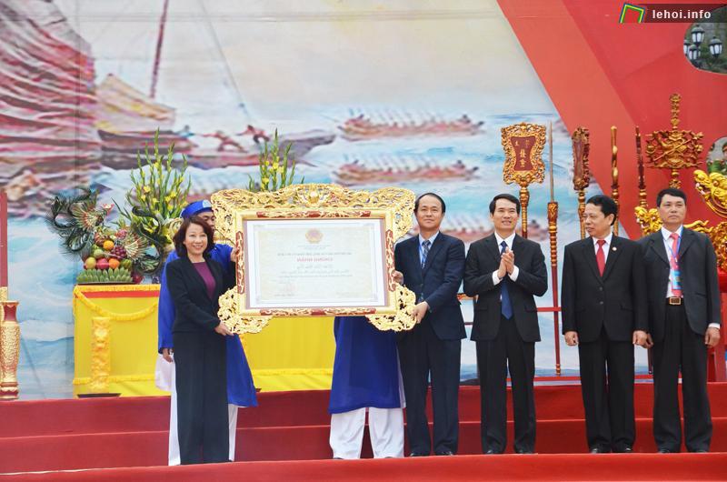 Lễ hội Thổ Hà đón nhận Bằng công nhận Di sản văn hóa phi vật thể cấp quốc gia.