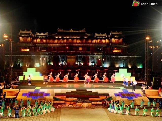 Bổ sung một số tiết mục nghệ thuật vào Lễ bế mạc “Năm du lịch quốc gia Duyên hải Bắc Trung bộ-Thừa Thiên Huế năm 2012”.