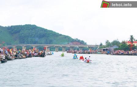 Lễ hội đua thuyền ngày 2/9 trên đầm phá Tam Giang - Cầu Hai