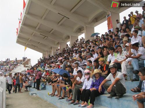 TP Hải Phòng đón hàng nghìn du khách đến vòng chung kết Lễ hội chọi trâu Đồ Sơn 2012