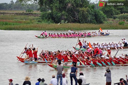 Giải đua thuyền truyền thống lần thứ XI trên sông Thu Bồn