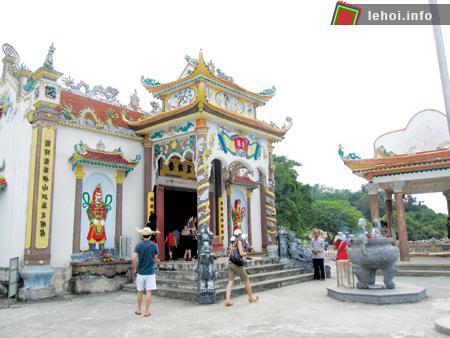 Đền thờ Nam Hải Đại vương trên đảo Hòn Dấu, Đồ Sơn.