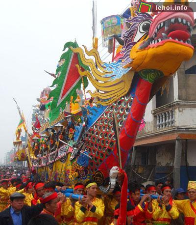  Tưng bừng lễ hội cầu ngư ở biển Ngư Lộc 