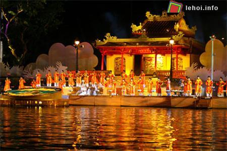 Sân khấu nổi trên sông Hương