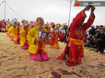 Quảng Bình: Tưng bừng lễ hội cầu mùa