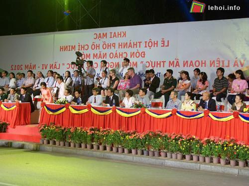 Các đại biểu tham dự Lễ hội Chào năm mới 2012 