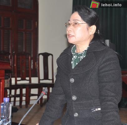 Bà Cao Thị Tính - Phó Chủ tịch UBND TP Nam Định phát biểu tại buổi họp báo.