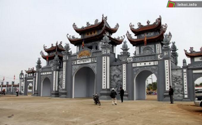 Cổng Tam quan chùa Trình