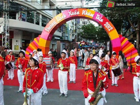 Lễ hội Đường sách đón Xuân Nhâm Thìn được tổ chức từ ngày 20 đến 26/1/2012 tại TP Hồ Chí Minh