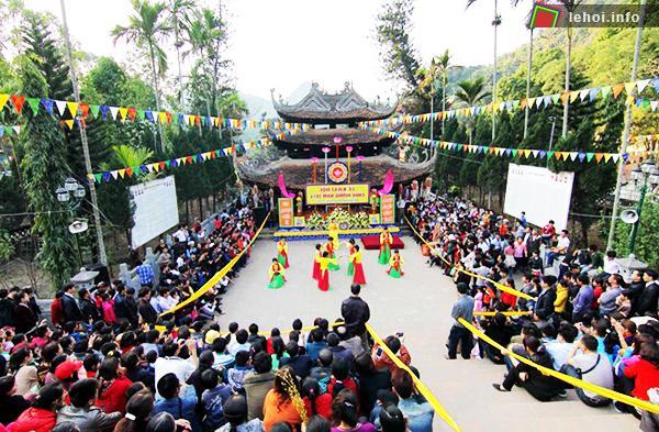 Lễ hội chùa Hương 2012