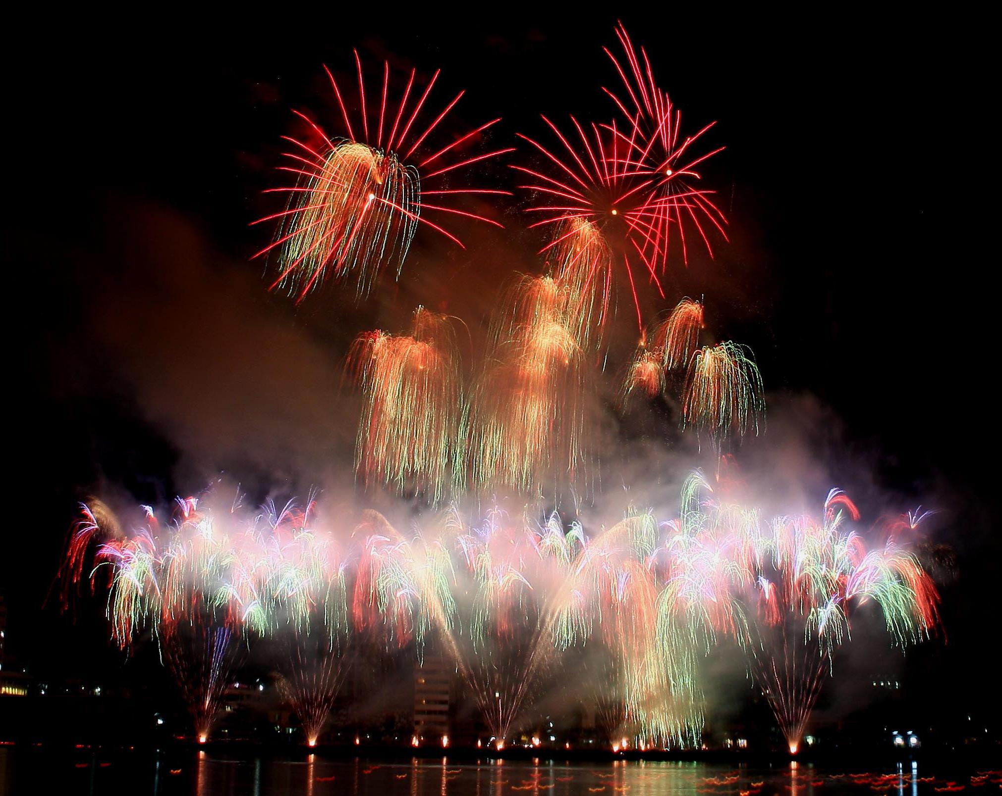 Thống nhất tên gọi cho cuộc thi Bắn pháo hoa quốc tế Đà Nẵng năm 2012 là “Cuộc thi trình diễn pháo hoa quốc tế Đà Nẵng 2012”.
